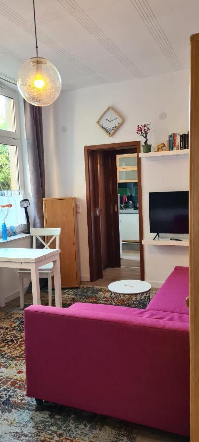 Buedchen Am Rathaus-Parkplatz-Bett Und Schlafcouch-Eg-Netflix- Lägenhet Oberhausen  Exteriör bild