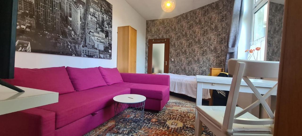 Buedchen Am Rathaus-Parkplatz-Bett Und Schlafcouch-Eg-Netflix- Lägenhet Oberhausen  Exteriör bild